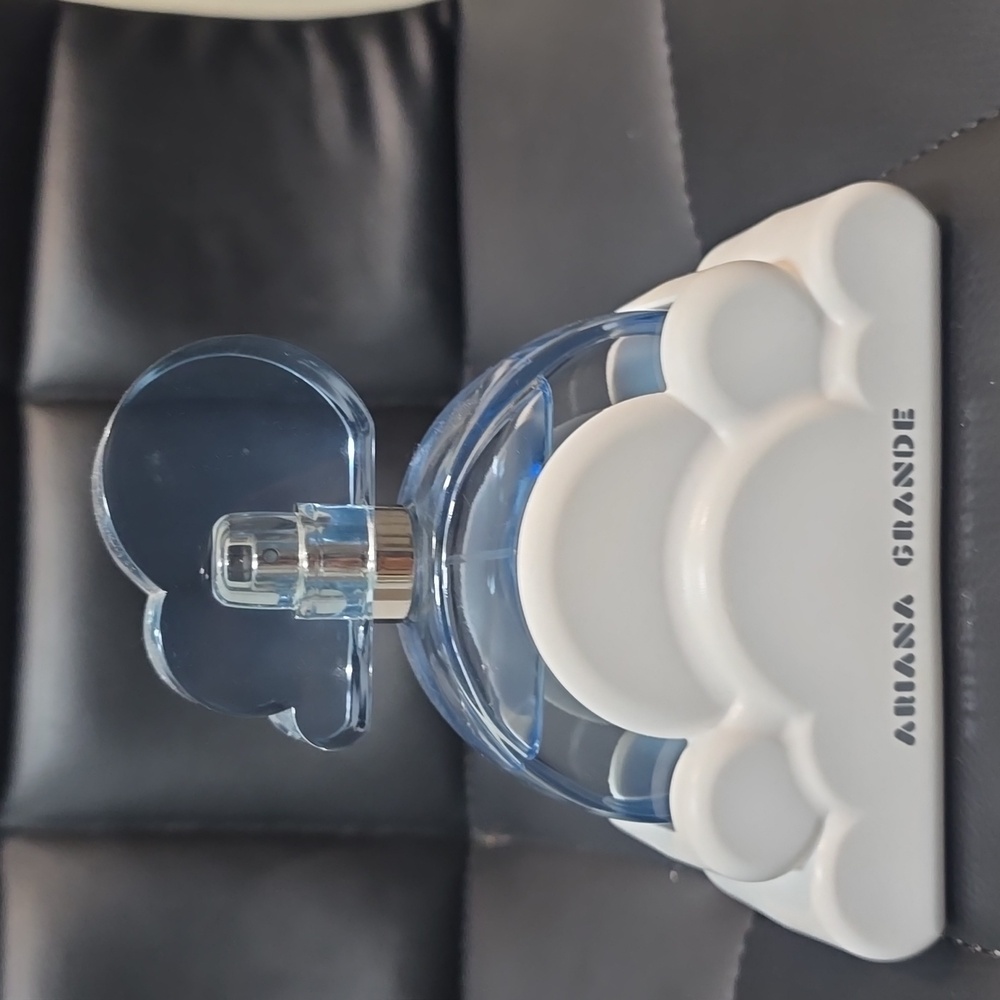 Ariana grande cloud perfume - Picture 2 of 4